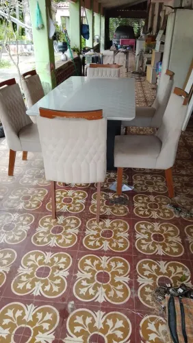 Vendo mesa com tampo de vidro +6 cadeiras estofadas 
