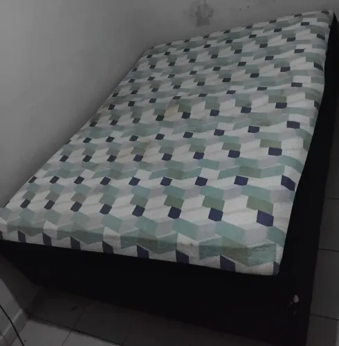 VENDO CAMA BOX CASAL DE MOLA USADO CONSERVADO NÃO FAÇO ENTREGA XAMA SÓ QUEM QUER COMPRAR