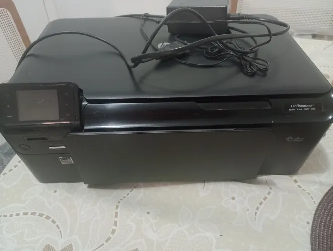 Vendo uma cadeira de criança para veículo e uma impressora Hp