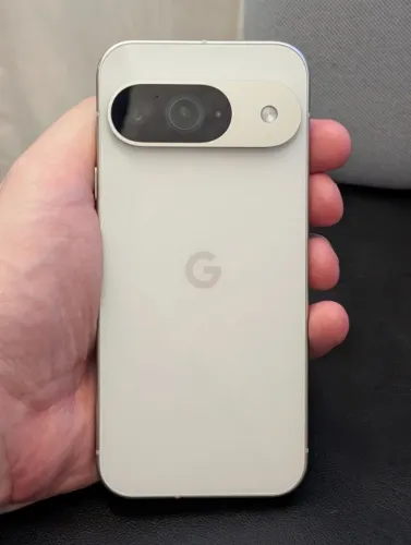 Google Pixel 9 - 128 GB - Cor Porcelain + Capinha original