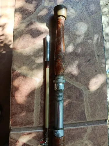 Vara de Pesca Antiga Vintage em Fibra de Vidro com Cabo de Madeira - 1,80 m
