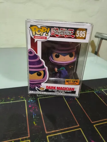 Funko Pop Yu-Gi-Oh Dark Magician (Selo Hot Topic)