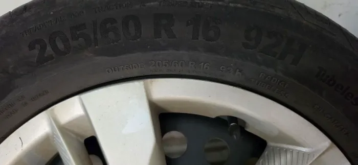 Vendo jogo de rodas Nissan Kicks (aro 16 de ferro originais com calotas e pneus