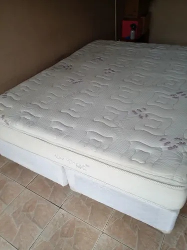 Cama box completa queem , estado novo , todo higienizado pronto pra uso .