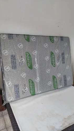 Colchão semi-novo nunca foi tirado do plástico
