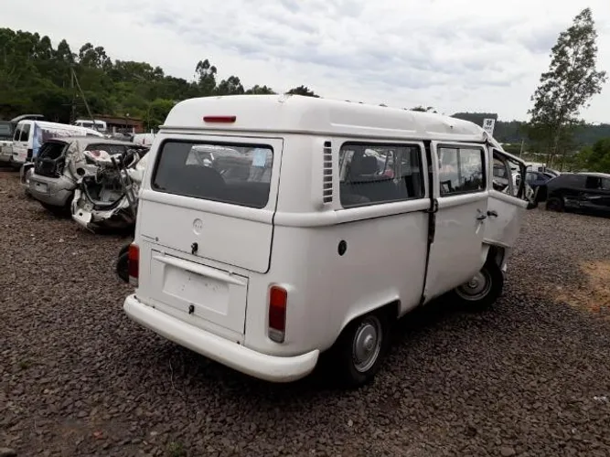 Sucata VW Kombi 80cvs flex 2014 vendida em peças