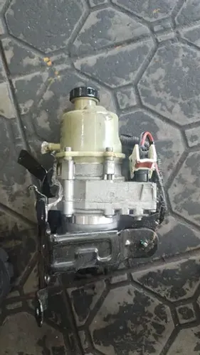 Bomba direção eletro hidráulica Renault Sandero