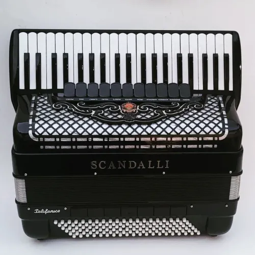 Scandalli polifonica