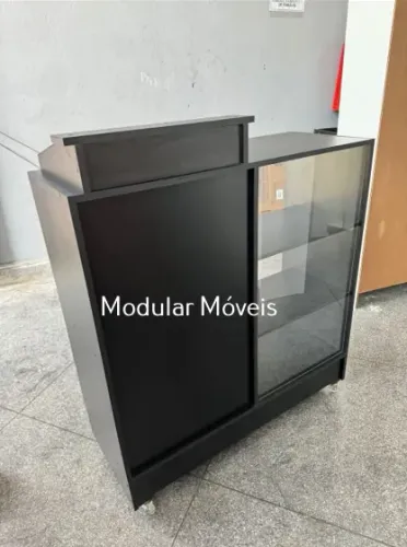 Balcão Caixa com Balcão Vitrine Acoplado e Rodas de Gel - MDF Preto