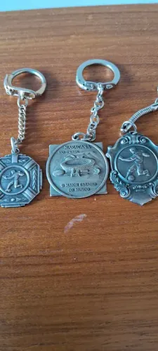  Futebol anos 50/60 Raros Chaveiros Maracanã, Jogador e Escudo