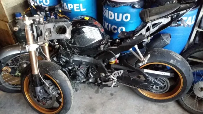 Sucata de moto para retirada de peças Suzuki Gsx-r 750 Srad750 2010