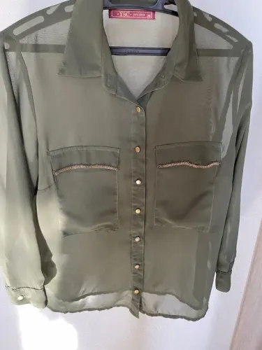 Blusa verde militar transparente