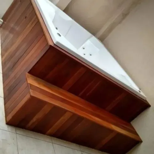 SPA CANADENSE COM FECHAMENTO EM DECK MAS HIDROMASSAGEM 