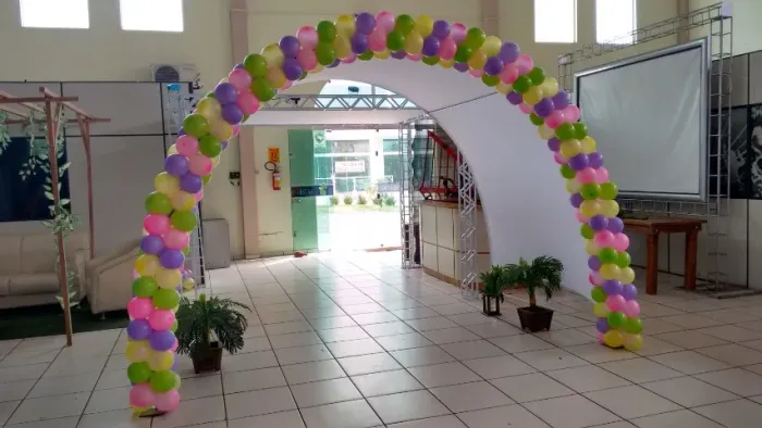 Arco largo - túnel para entrada de festas