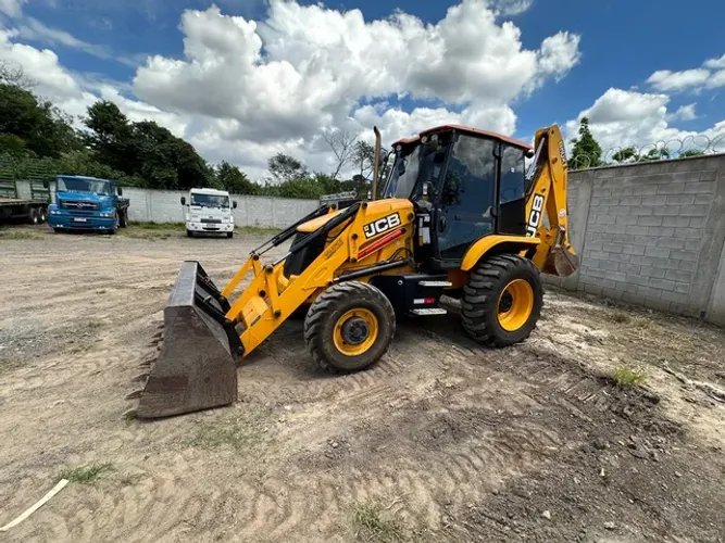 Retroescavadeira JCB 3CX 2021 4x4 