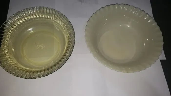 Tigelas(2) Colorex  uma bege a outra ambar claro anos 60 e 70