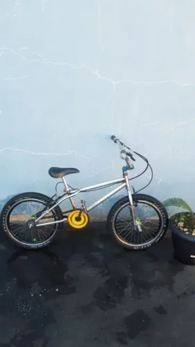 Vende-se bicicleta em bom estado de conservação BMX 