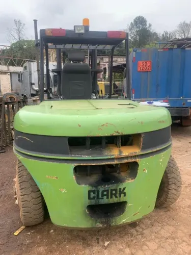 EMPILHADEIRA CLARK C70D (2012)