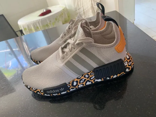 Tênis Adidas original (novo) nunca foi usado, comprado na Loja da Adidas