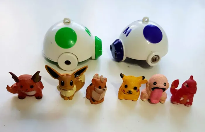 POKEMON - 2 POKÉBOLAS QUE FUNCIONA- Edição Especial com 6 niniaturas