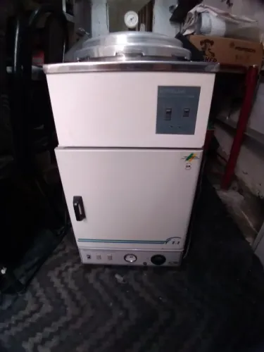 Bem conservado estufa de esterilização porém precisa-se de um reparo