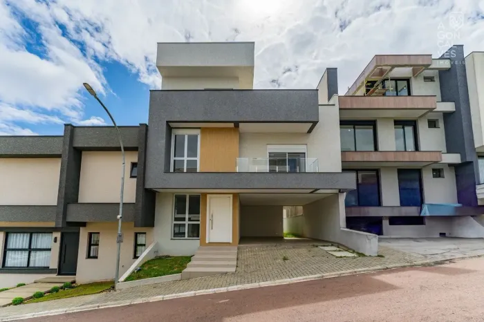 Casa em Condomínio no Alto Boulevard, 03 Suítes, 04 Vagas, Terraço, Bairro Alto, Curitiba.