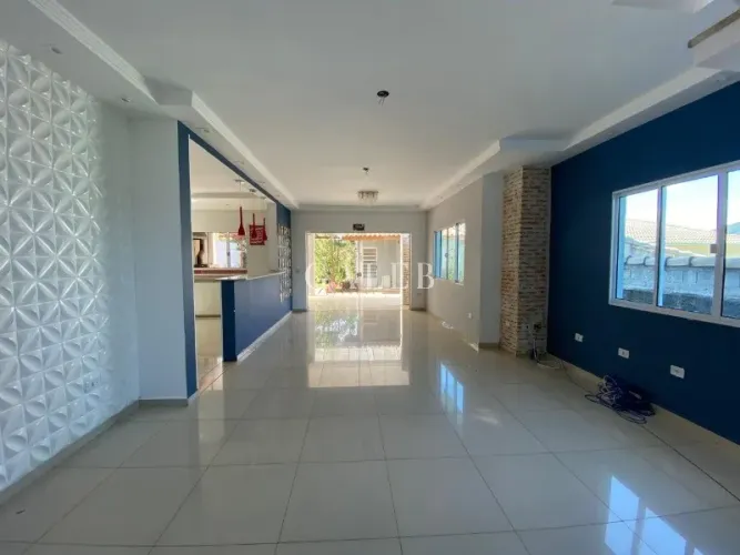 Casa em Condomínio à Venda em Atibaia-SP: 4 Quartos, 3 Suítes, 2 Salas, 4 Vagas , dentro d