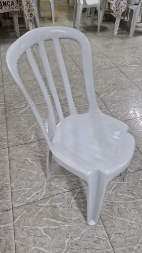 Cadeiras plásticas bistrô