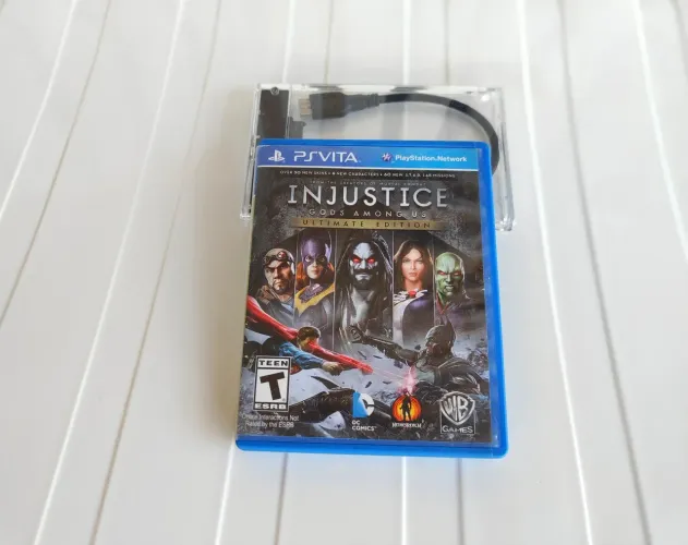 Injustice: Gods Among Us - Ultimate Edition - PS Vita
