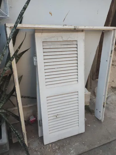Vendo janela de Cedro