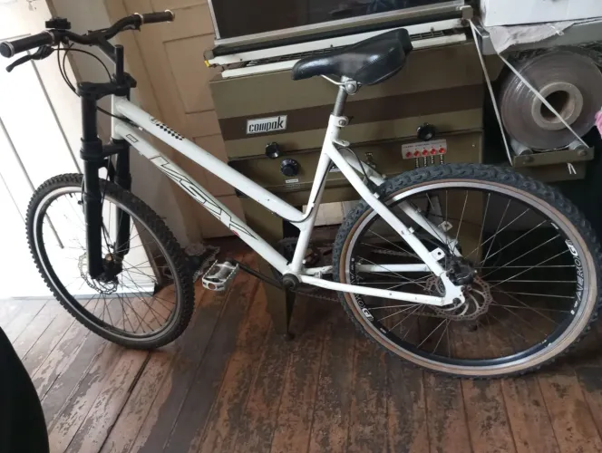Bike aro 26 freio a disco, amortecedor 2 andares etc...