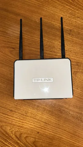 Roteador TP-Link com 3 antenas