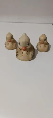 Três Patinhos Decorativos de Cerâmica