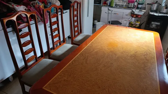 Mesa de Jantar de Madeira