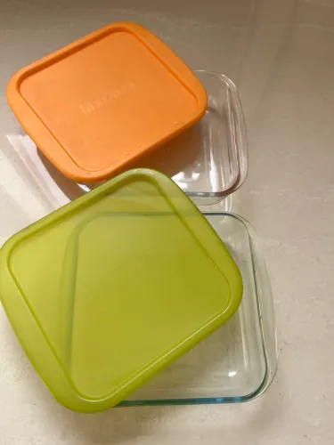 02 travessas Marinex vidro com tampa 20x20 cm