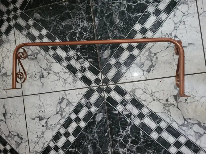 Arara de parede vintage impecável rose gold