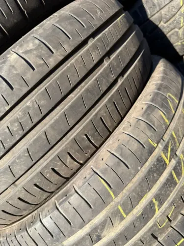 Pneu Dunlop 175/70/14 de 80 % vida útil