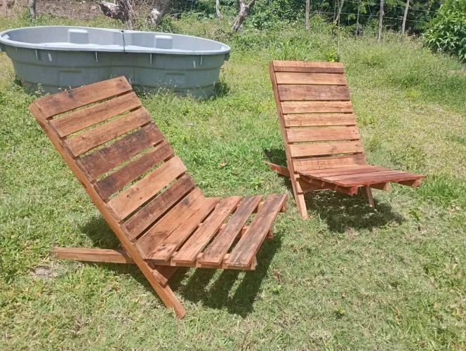 Vendo duas cadeiras de bronze por 150$