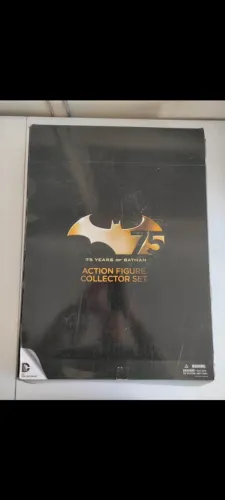 Coleção de Action Figures do Batman 75 Anos