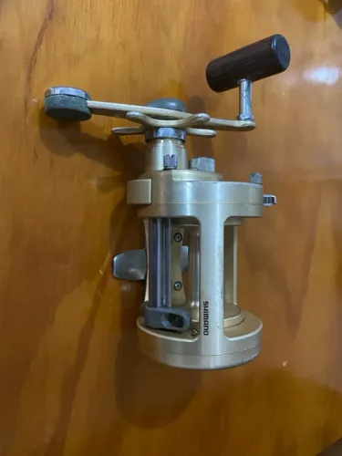 Carretilha Shimano Calcutta 700