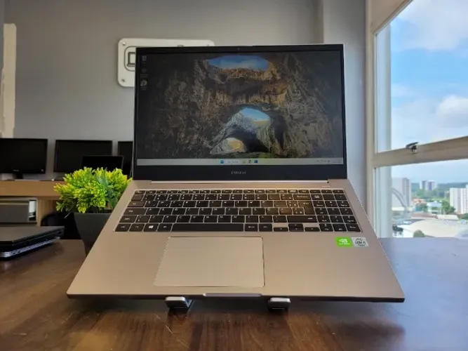 Notebook Samsung Book X40 - Core i5 | 10ª Geração | Geforce 2GB | 256GB SSD | 8GB DDR4 | 1