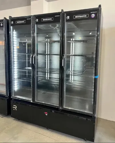 expositor refrigerado 3 portas interno preto