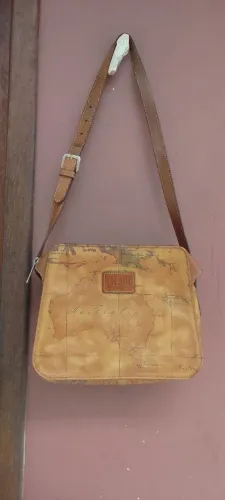  Bolsa alvierio martini de couro  pouquíssimo  usada