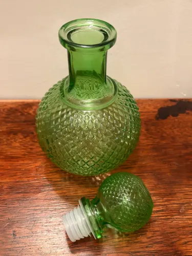 Antiga licoreira verde