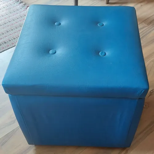 Puff Azul em Couro Sintético