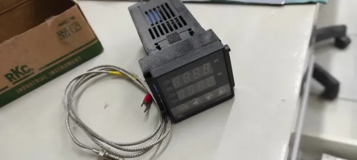 Controlador digital de temperatura para forno de anéis para prótese odontológica 
