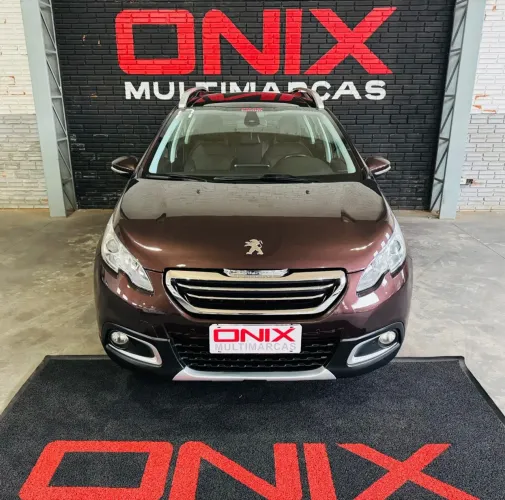 Lindo Peugeot com teto panorâmico