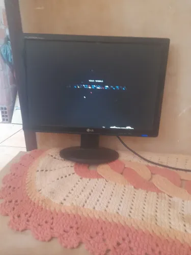 Tela de computador com defeito