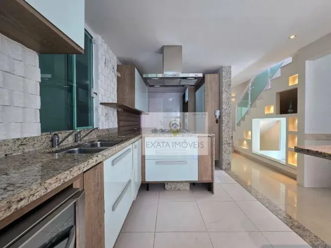Casa duplex 3 suítes com piscina, perto da praia de Costazul, Rio das Ostras/RJ.