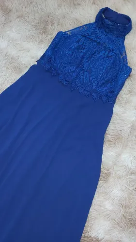 Vestido de festa Azul com Detalhes em Renda
